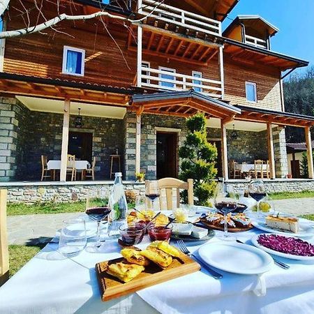Bujtina Dini Hotel Rubik Екстериор снимка
