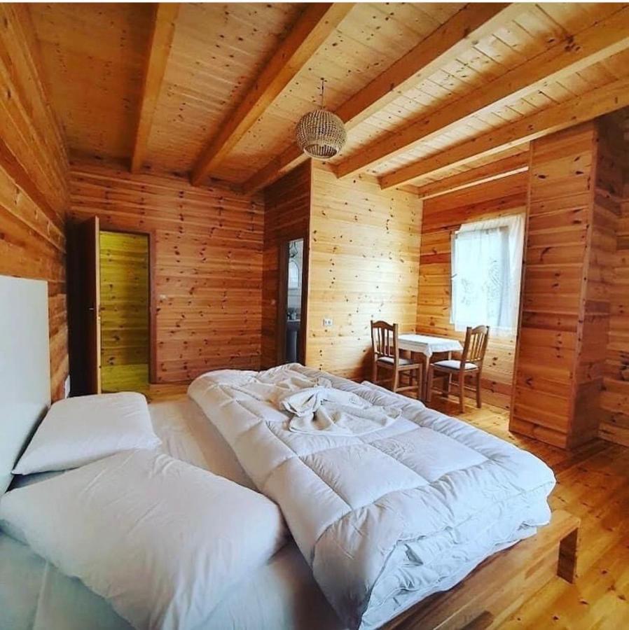 Bujtina Dini Hotel Rubik Екстериор снимка