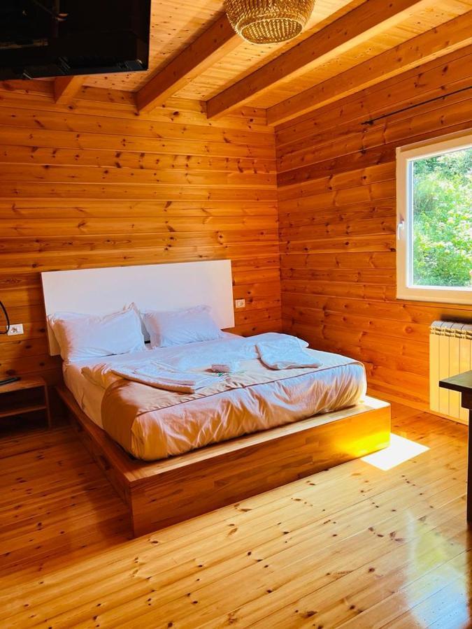 Bujtina Dini Hotel Rubik Екстериор снимка